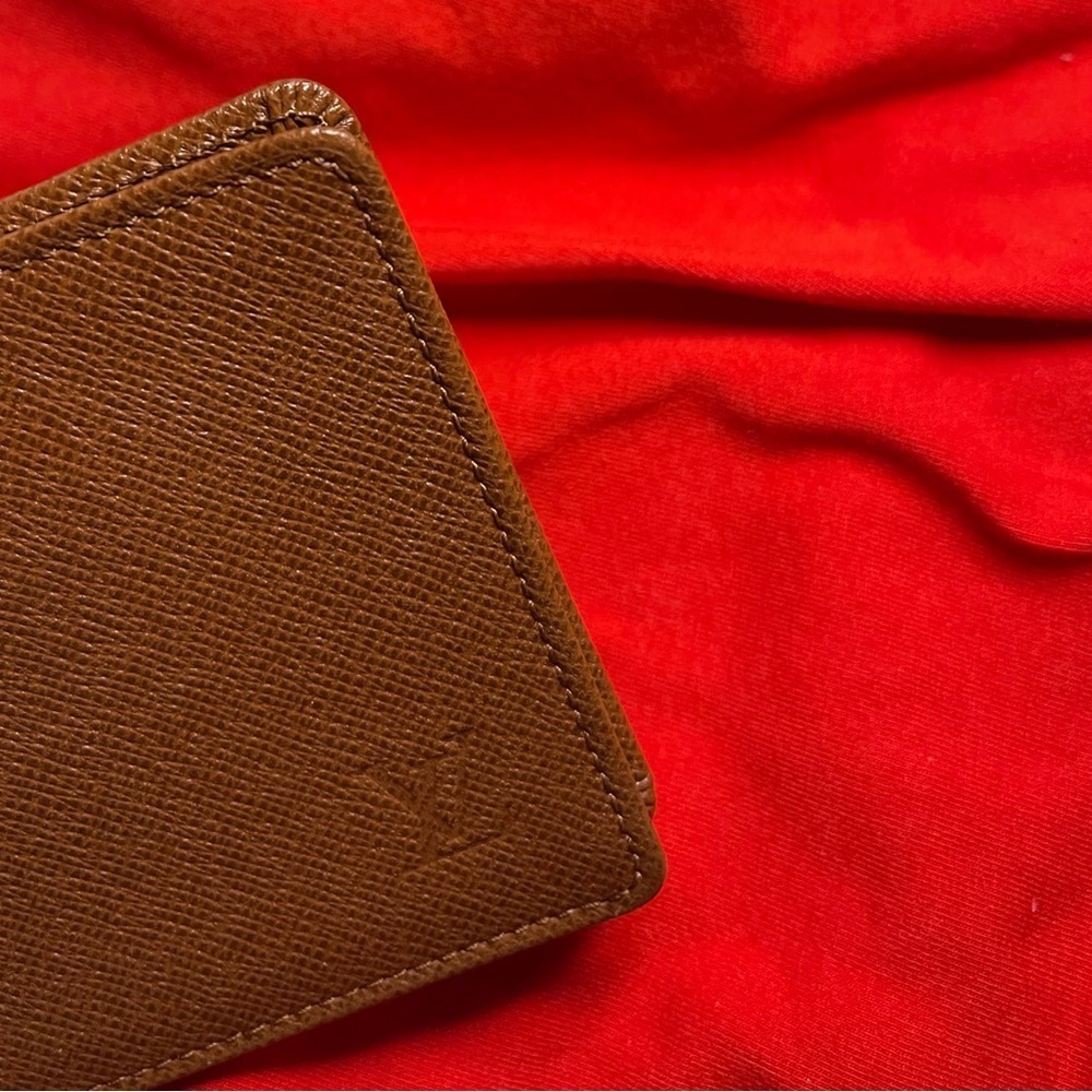 AUTHENTIC LV Taiga Card Holder VG-E condition - Picture 11 of 16